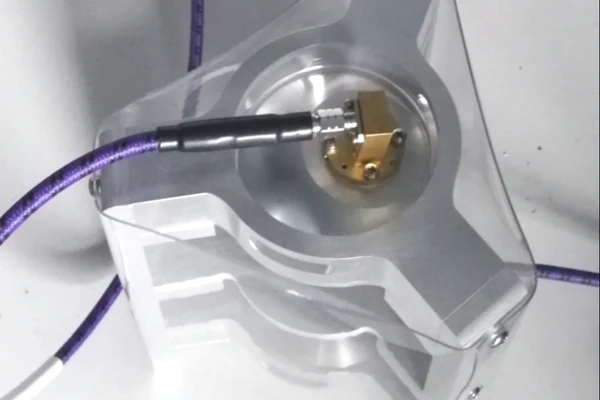 quasi optical cavity electromagnetic material measurement system